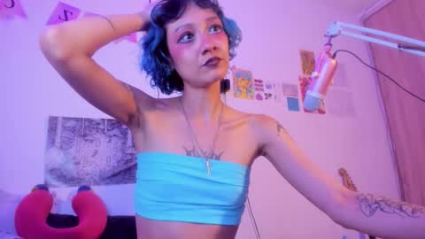 Raven and Momo online show from November 30, 2025, 5:33 am