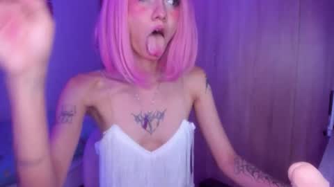 Raven and Momo online show from January 5, 2026, 10:02 pm