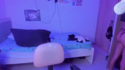 Raven and Momo online show from January 6, 2026, 9:39 pm