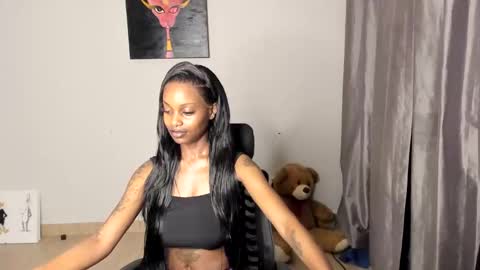 Snapshot of hellotitty_ chatting on February 14, 2025, 2:07 am Sandy online show from February 14, 2025, 2:07 am