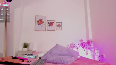 Hellzel online show from November 18, 2025, 7:07 pm