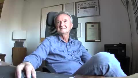 helmut227 online show from November 7, 2025, 2:17 pm