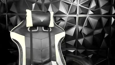 heluehorny13 online show from February 25, 2025, 4:35 am