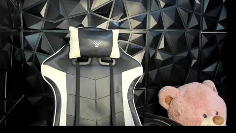 heluehorny13 online show from November 29, 2025, 5:43 am