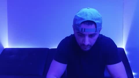 HENNIDRIP online show from January 12, 2026, 4:29 am