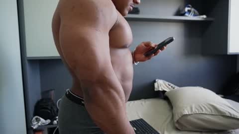 Henri online show from November 25, 2025, 7:03 pm