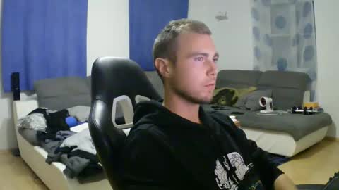 John Pearl online show from October 3, 2025, 8:39 pm