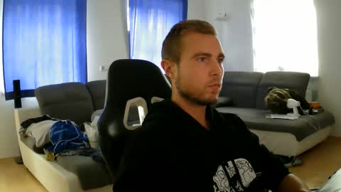 John Pearl online show from October 16, 2025, 11:44 am