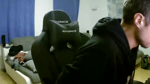 John Pearl online show from November 4, 2025, 7:46 pm