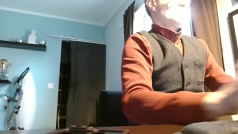 Snapshot of hering76 chatting on February 12, 2026, 8:42 am hering76 online show from February 12, 2026, 8:42 am