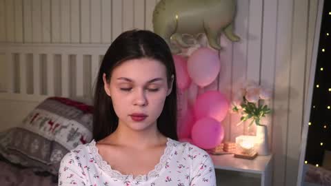 Nicole online show from April 9, 2026, 6:35 pm