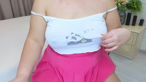 Snapshot of heroine_of_your_life chatting on February 14, 2026, 10:45 am Maryana online show from February 14, 2026, 10:45 am