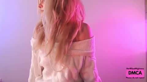 Holly online show from February 17, 2026, 9:10 pm