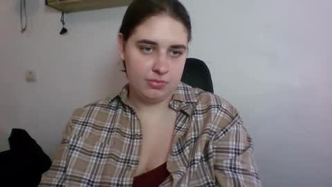 hess_luna_ online show from October 9, 2025, 9:07 am