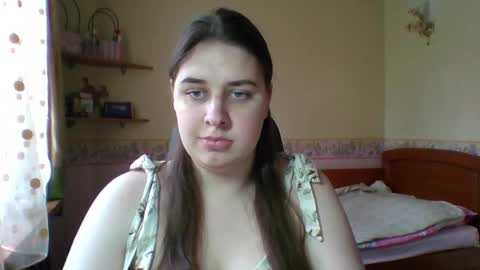 hess_luna_ online show from April 2, 2026, 9:07 am