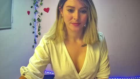 Hestesiaxx online show from December 23, 2024, 1:29 am