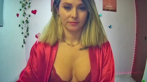 Hestesiaxx online show from February 26, 2025, 1:43 am