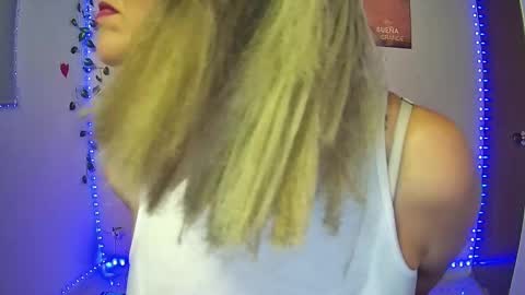 Hestesiaxx online show from March 5, 2025, 1:42 am