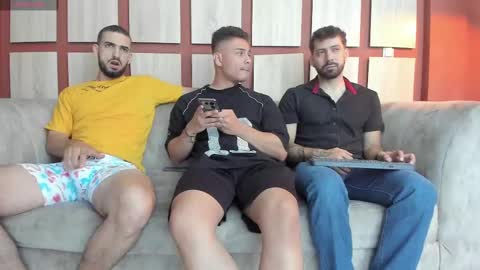 Snapshot of heteros_men chatting on February 23, 2025, 2:35 pm heteros men online show from February 23, 2025, 2:35 pm
