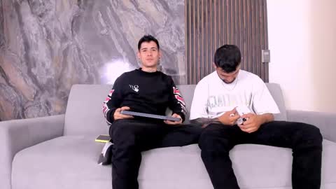 Snapshot of heteros_men chatting on February 25, 2025, 1:52 am heteros men online show from February 25, 2025, 1:52 am