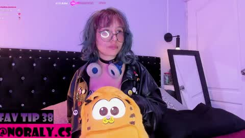 Snapshot of hey_noraly chatting on April 18, 2026, 4:16 am Noraly online show from April 18, 2026, 4:16 am