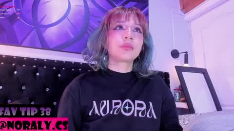 Snapshot of hey_noraly chatting on May 10, 2026, 4:17 am Noraly online show from May 10, 2026, 4:17 am