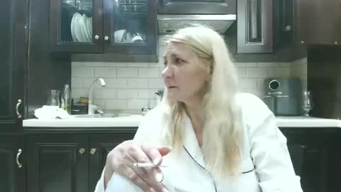 Snapshot of heyheygrey chatting on May 13, 2026, 3:09 pm Heyheygrey online show from May 13, 2026, 3:09 pm