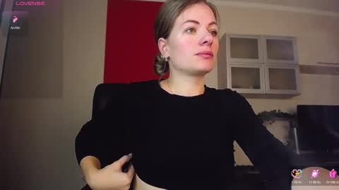 Lina online show from November 10, 2025, 6:23 am