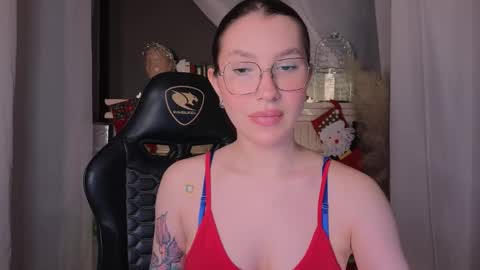 Evangelina or Evie online show from December 18, 2025, 12:44 pm