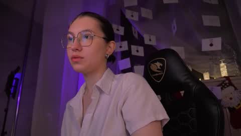 Evangelina or Evie online show from December 21, 2025, 1:29 pm