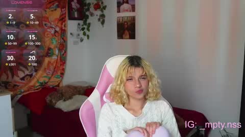 Snapshot of hi_scarlett chatting on September 18, 2025, 6:43 pm hi_scarlett online show from September 18, 2025, 6:43 pm