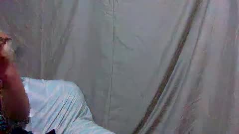 hi_there99 online show from October 13, 2025, 12:27 pm