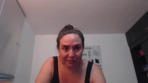 Tinna online show from February 21, 2026, 11:17 pm