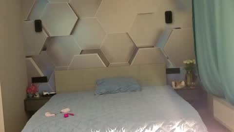 HIHIKA online show from April 14, 2026, 7:53 pm