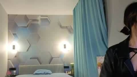 HIHIKA online show from April 26, 2026, 8:06 pm