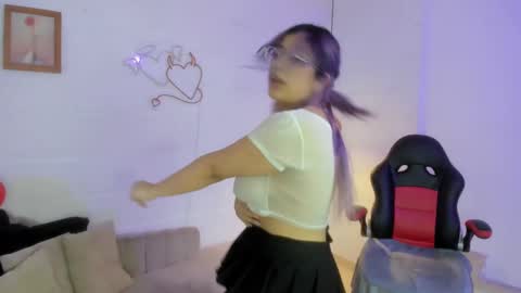 hikaru_dl online show from March 8, 2025, 6:43 am