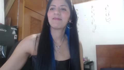 hilaril18 online show from December 20, 2024, 11:47 pm