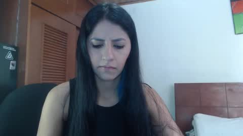 hilaril18 online show from January 17, 2025, 1:46 pm