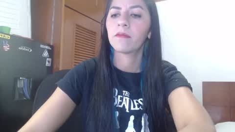 hilaril18 online show from January 19, 2025, 11:43 pm