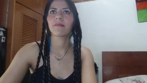 hilaril18 online show from January 21, 2025, 3:37 am