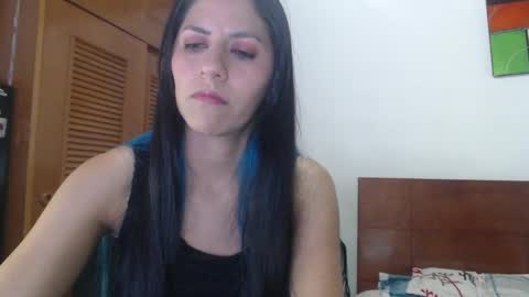 hilaril18 online show from January 30, 2025, 3:33 am