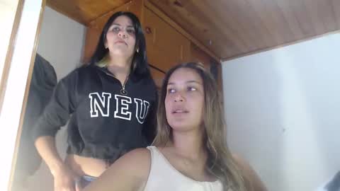 hilaril18 online show from September 26, 2025, 11:31 pm