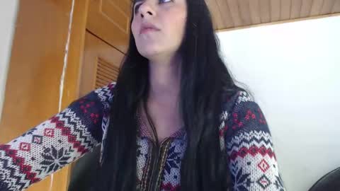 hilaril18 online show from October 8, 2025, 2:36 pm