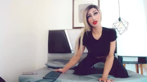 Snapshot of hilary_avilan chatting on January 3, 2025, 7:39 pm Hilary Avilan online show from January 3, 2025, 7:39 pm
