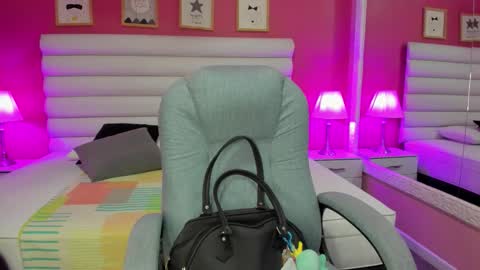 hilary_tailor online show from October 21, 2025, 10:49 am