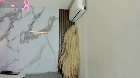 Hilary Thomsom online show from February 17, 2026, 11:50 am