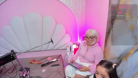 hinata_dolly online show from October 25, 2025, 8:36 pm