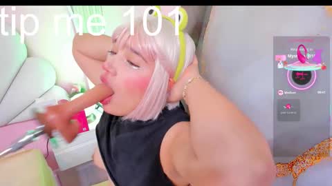 hinata_dolly online show from November 11, 2025, 11:43 am