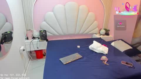 hinata_dolly online show from November 29, 2025, 11:13 am