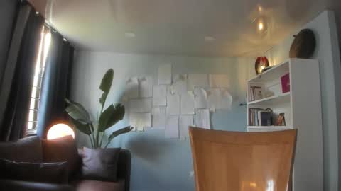 Hinnata online show from October 18, 2025, 4:08 pm